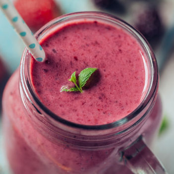 Raspberry-almond super smoothie