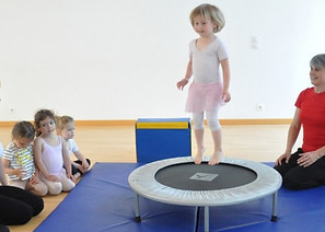 Rejoignez nous pour danser, vous amuser et progresser dans nos formations uniques !