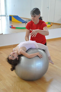 Rejoignez nous pour danser, vous amuser et progresser dans nos formations uniques !