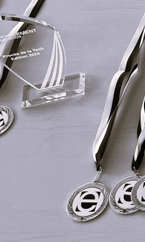 Trophées et médailles B&W_edited.jpg
