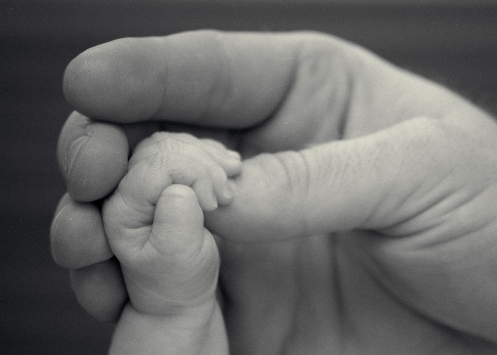 Holding_hands_by_IandIphoto.jpg
