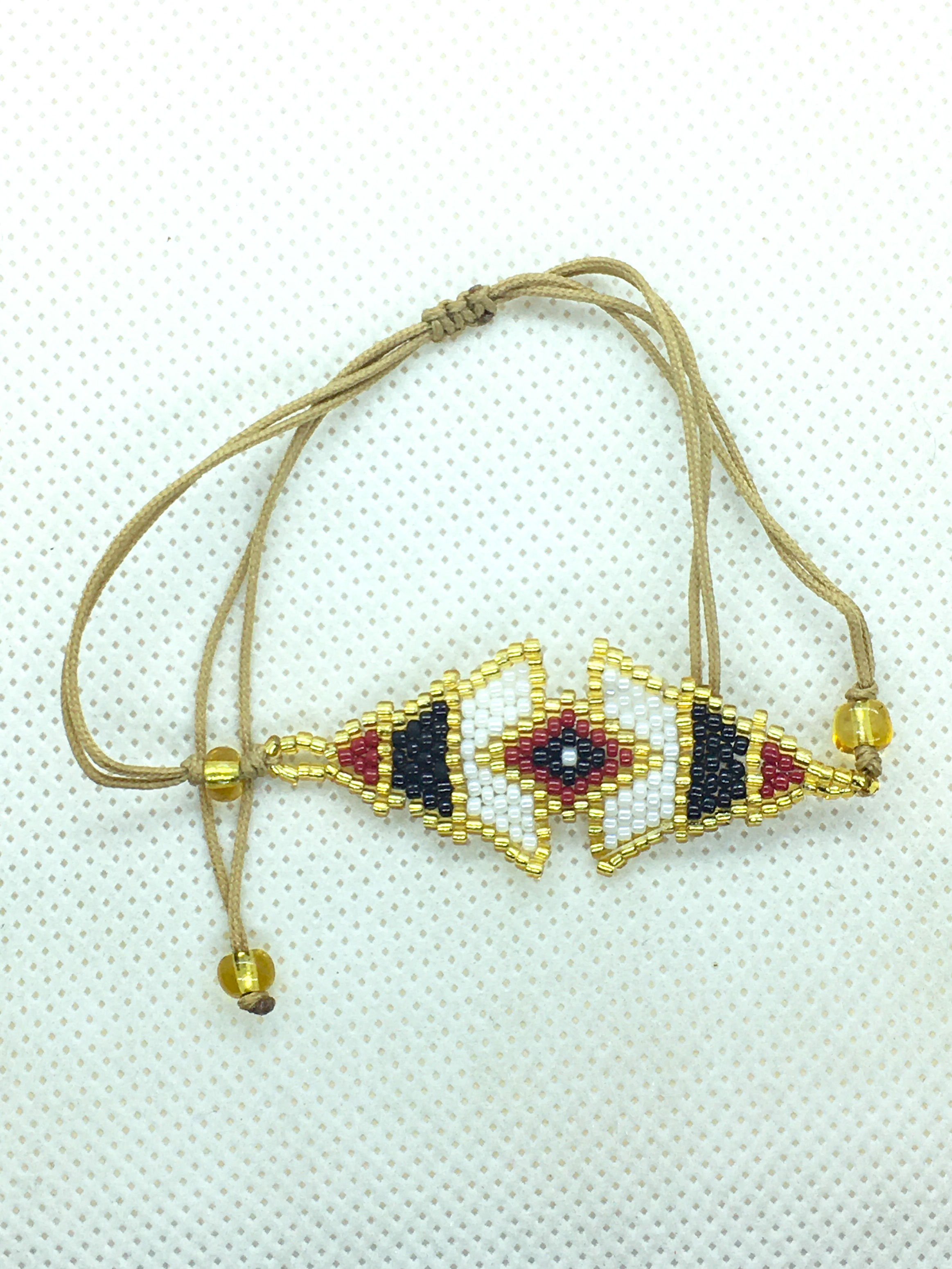 Pyramid beaded string bracelet