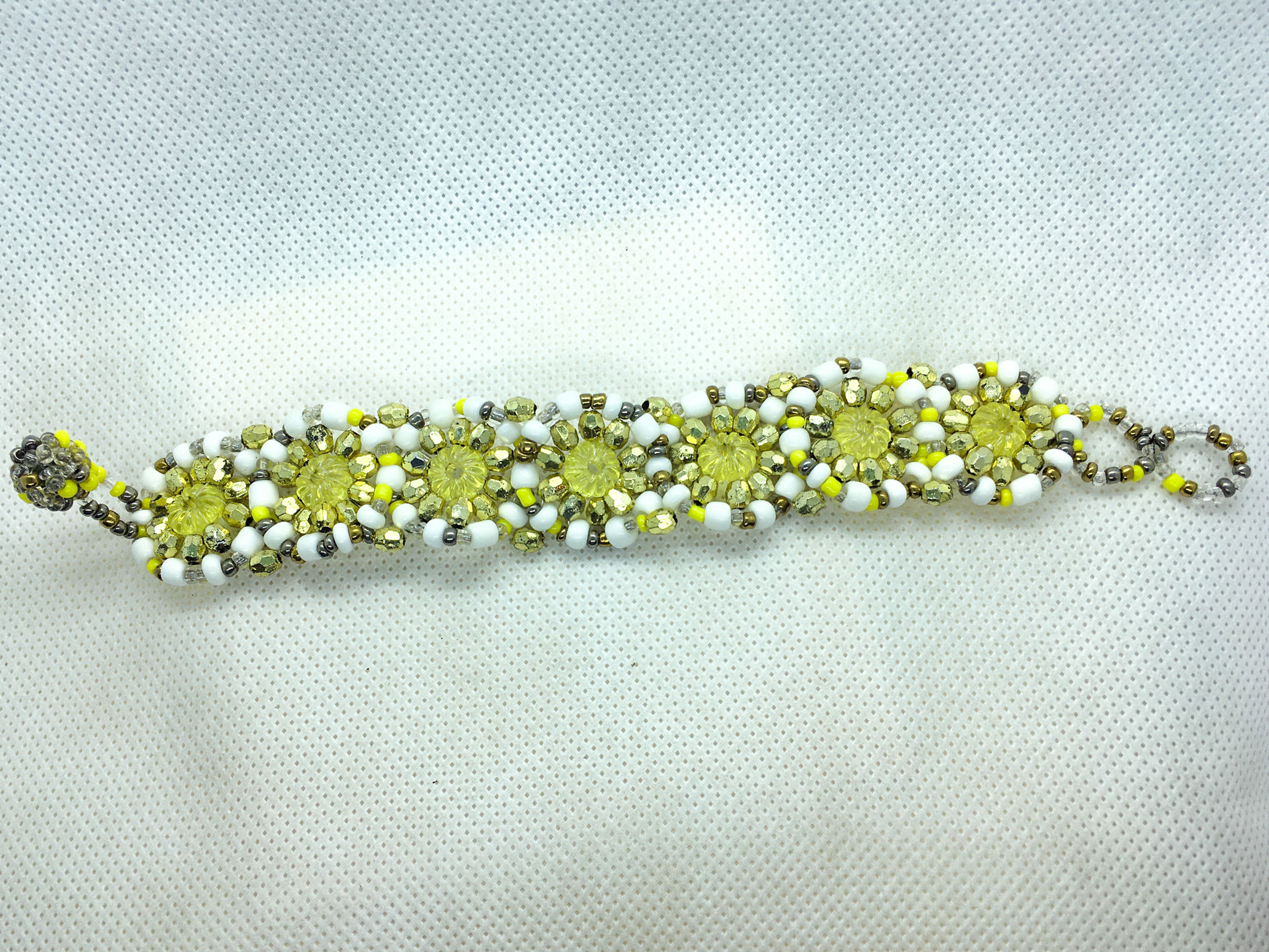 Beaded flower bracelet yellow and white