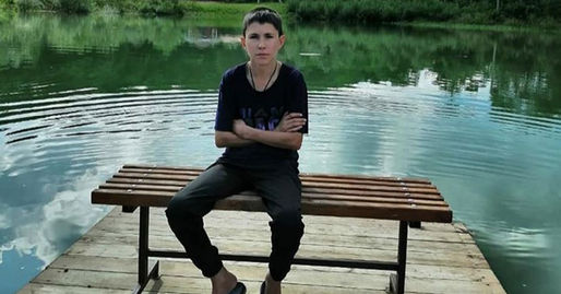 No es película; hombre dejó de envejecer hace décadas y parece un niño de 13 años