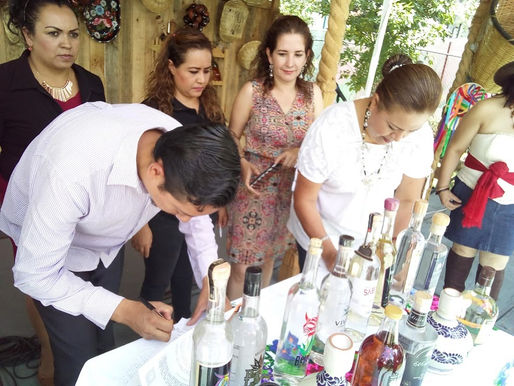Mujeres michoacanas venderán mezcal a través de MiMezcalito.com