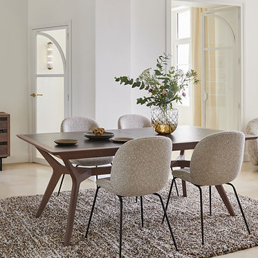 Table rectangulaire extensible CANNES frêne teinté noyer plateau céramique dans une salle à manger chic