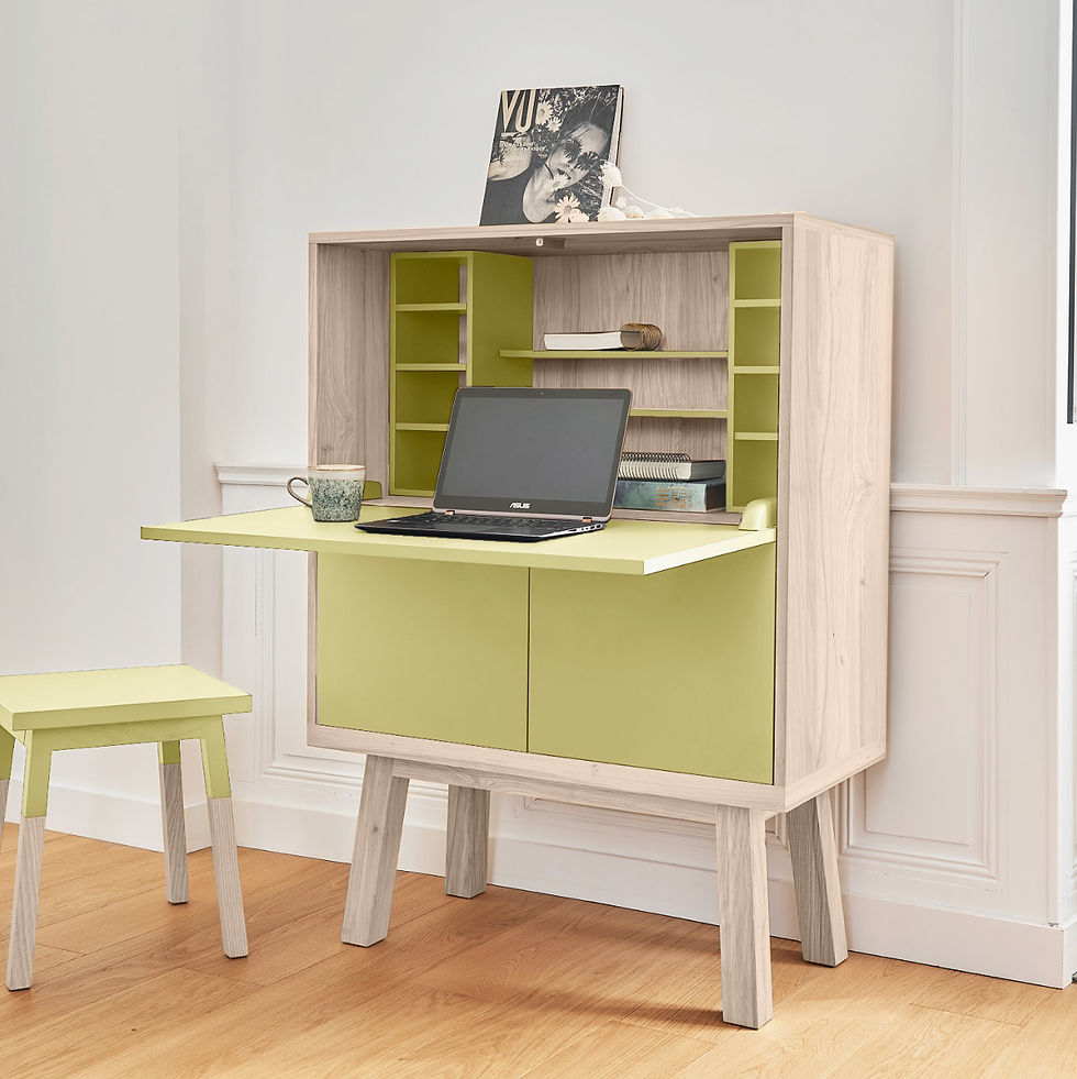 Bureau secrétaire design KUBE en frêne laqué jaune dans un salon