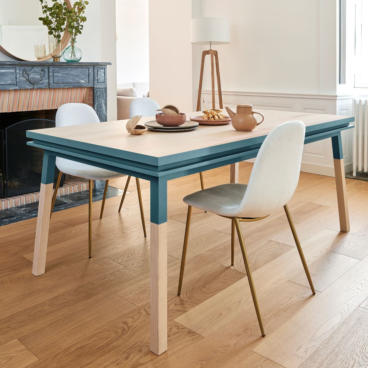 Table extensible bois massif ÉGÉE - 10 couleurs - finition "culottes courtes"