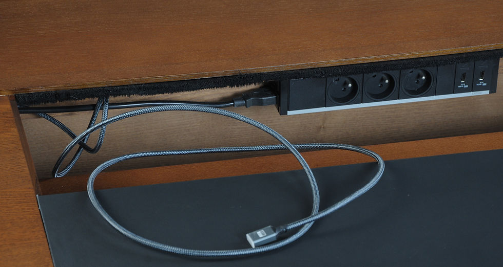 Thumbnail: sortie du câble du bloc multiprises dans bureau TRAPEZ