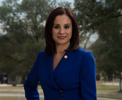 Ina Minjarez_Binational headshot 2020.jp