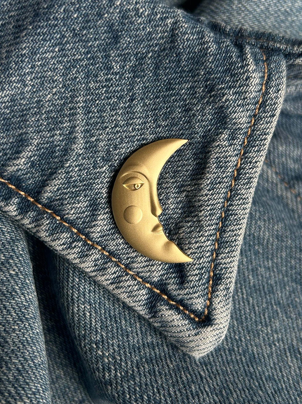 Thumbnail: Golden Metal Pin "Moon"