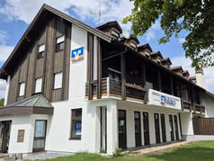 Beim Heilmair - heute: Raiffeisengebäude, VR-Bank, Moosinning, Erdinger Str. 17, 17a, 17b