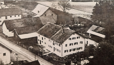 Altes Heilmair-Anwesen, Luftbild von 1959, Absiedelung und Abbruch der Gebäude 1981