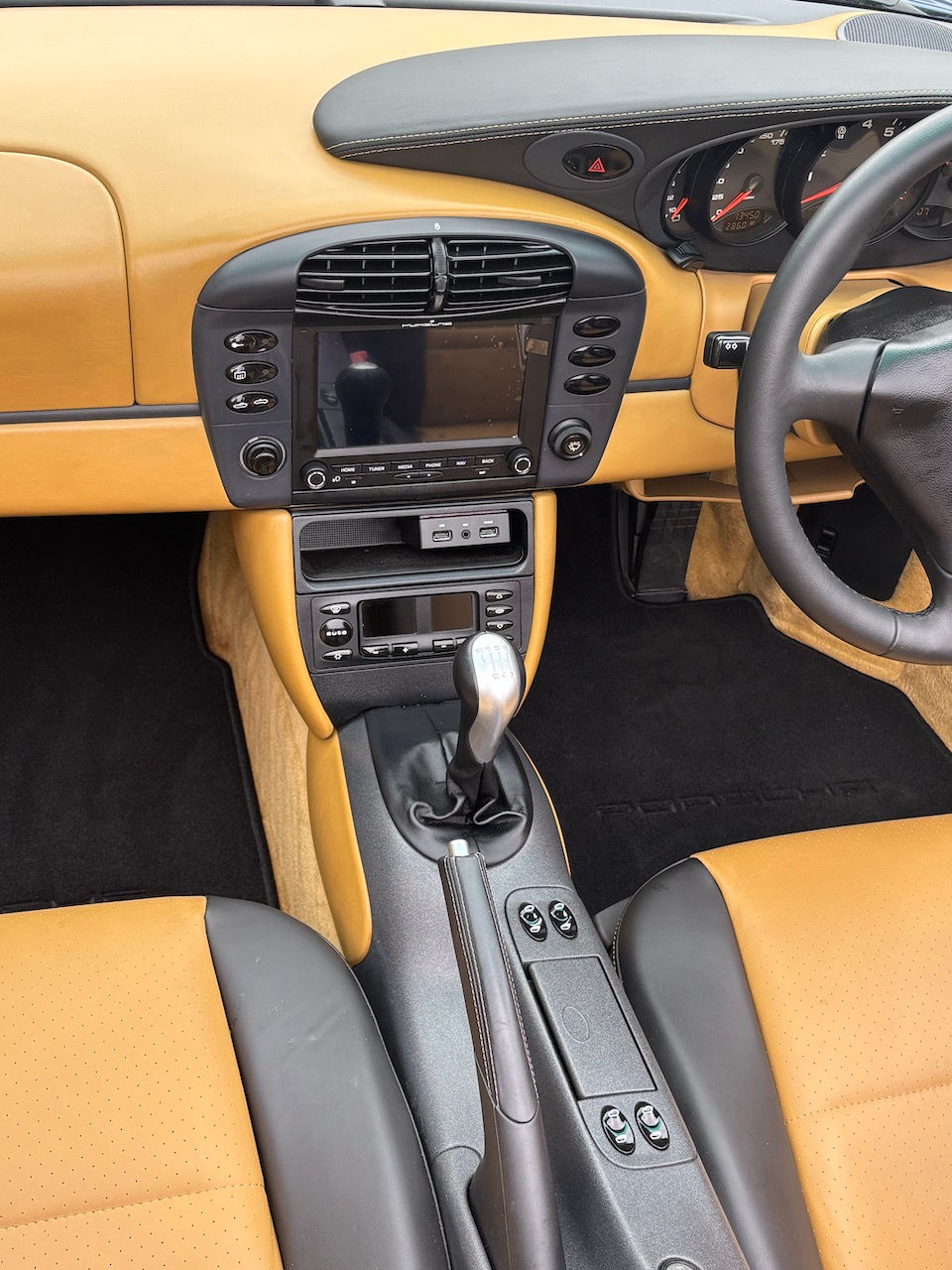 Thumbnail: 1998 PORSCHE 911 CARRERA CONVERTIBLE 3.4 £22995