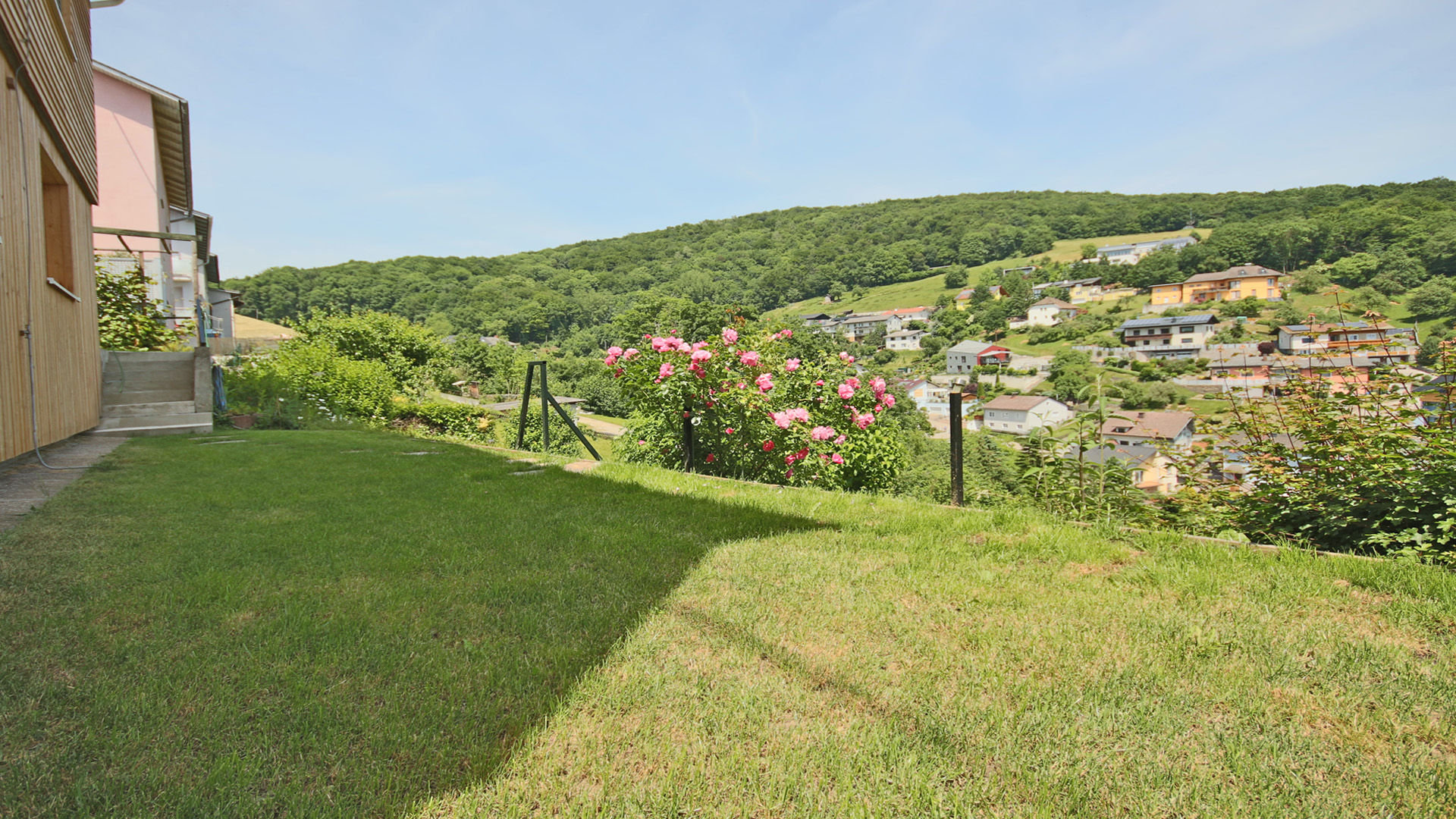 STEYREGG: Gemütliches Ein- Zweifamilienhaus mit tollem Ausblick