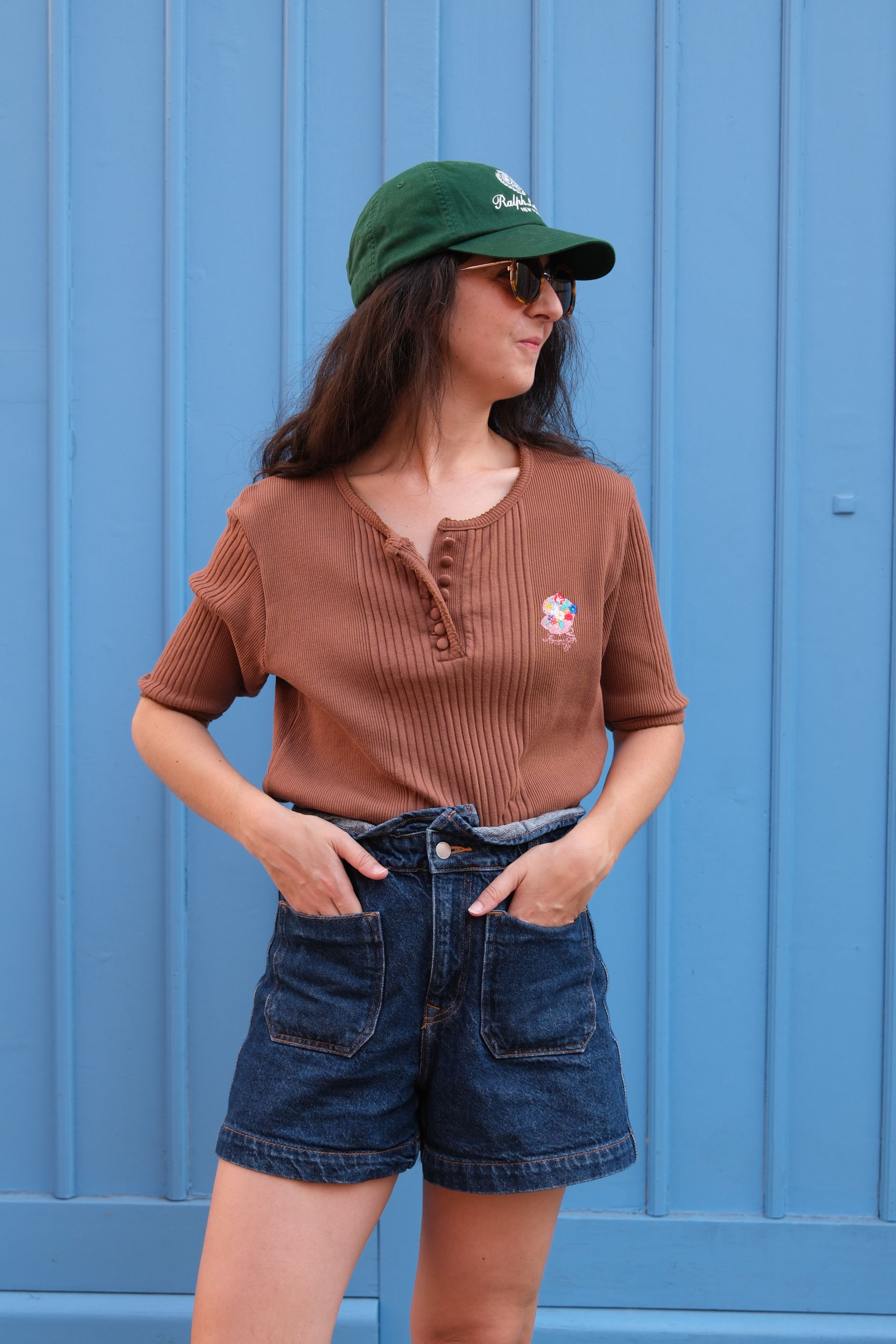 T-shirt marron brodé