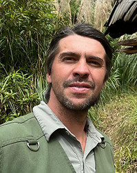 Foto Ernesto Arbeláez con Cóndor Andino Amaru.jpeg