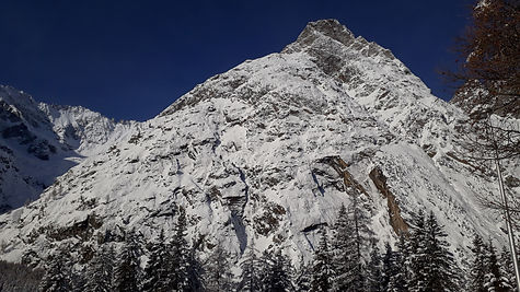 La Fouly Rando raquettes Swisstreks 05.jpeg