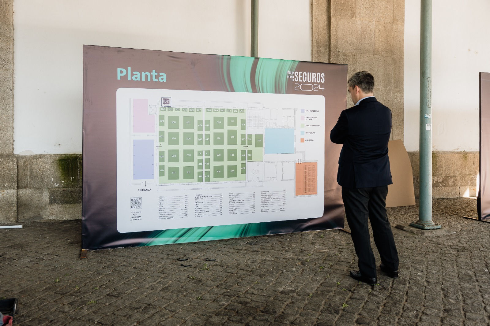 Logo em destaque na planta