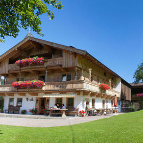 παραδοσιακό αγροτικό σπίτι και φάρμα στο τιρολο