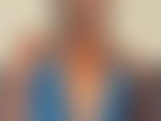 Une femme noire sexy aux lèvres pulpeuses, se fait baiser par un amant blanc musclé.
