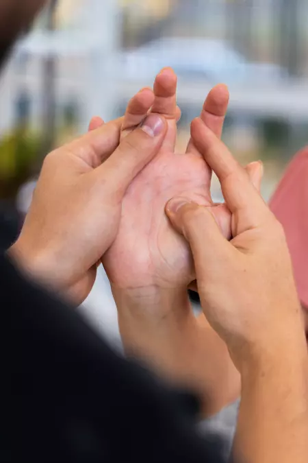 service-occupational-hand.webp