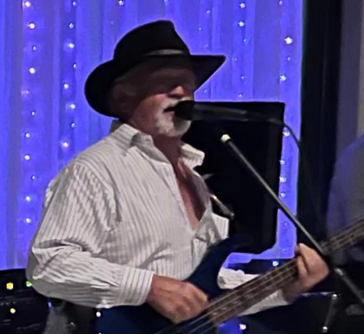 David Garrick Solo Artist_edited_edited_edited.jpg