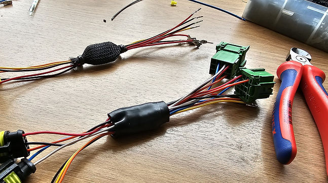 Custom wiring harnesses with connectors