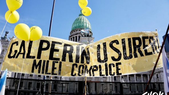 Endeudados, personas con discapacidad y jubilados se movilizaron frente al Congreso contra el ajuste del gobierno nacional