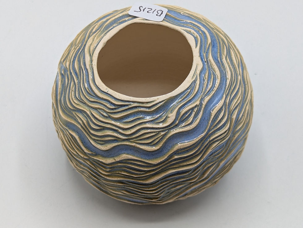 Thumbnail: Pale blue wavy spiral bauble