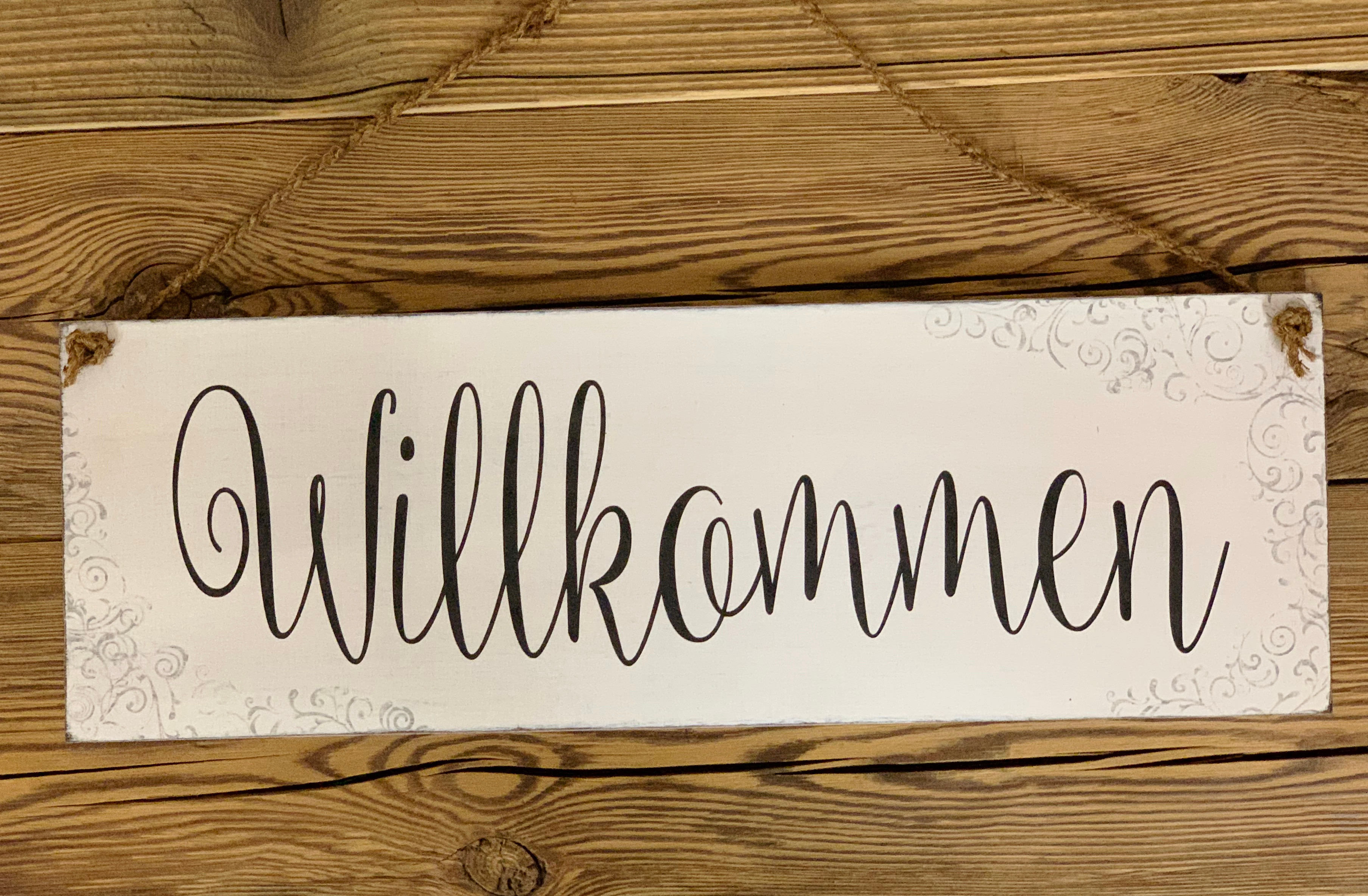 Schild Willkommen weiss mit Ornamenten