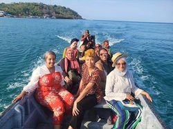 The most perfect beach day at Isla Grande - a remote Panamanian island where we spent the 