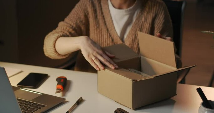 Chez Ongles Pro, nous préparons vos commande avec soin. Ongles Pro le grossiste des professionnelles de l'onglerie.