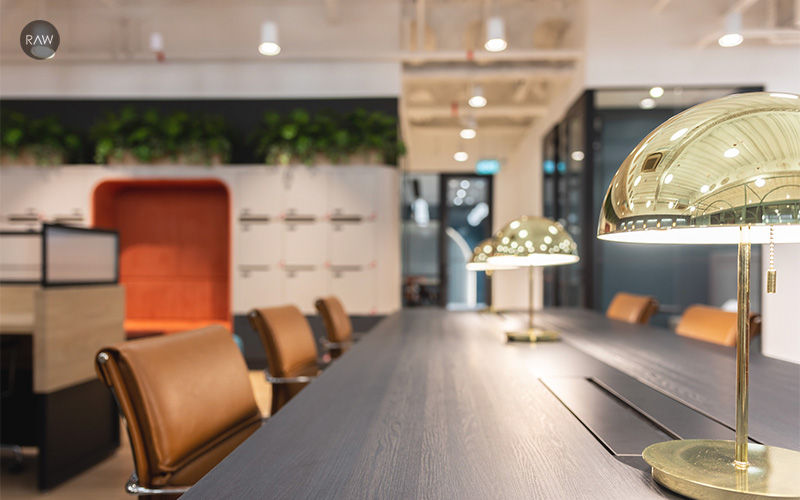 Bright and comfortable light temperature office interior decoration