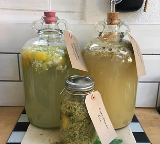 Elderflower-drinks-lifestyle.jpg