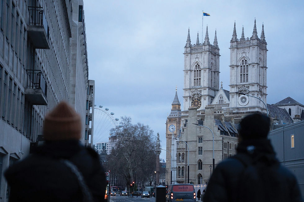 Pedestrians walk towards Westminster Abbey and the Elizabeth Tower on a cloudy day in London, Saturday, Jan. 10, 2026. (Photo/Joanna Chan)