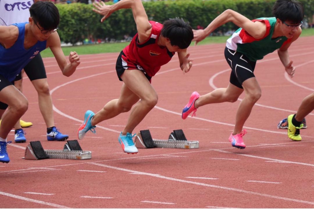 Alvin Ho (centre) bursts off the blocks in a sprint race. 13th April, 2018. Image: Alvin Ho