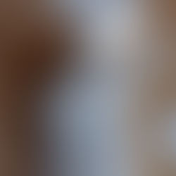 Un quaderno artigianale realizzato con fogli ottenuti dal riciclo della tunica dell'aglio