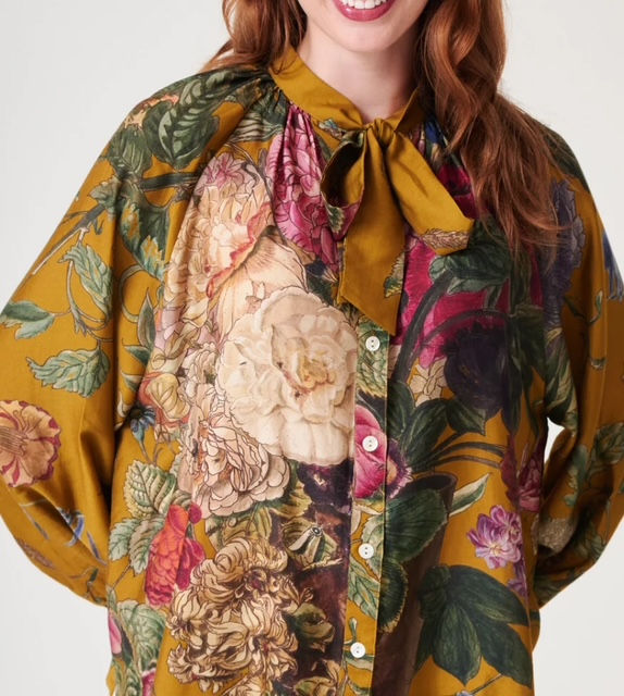 Onehundredstars Primula gold pussy blow blouse