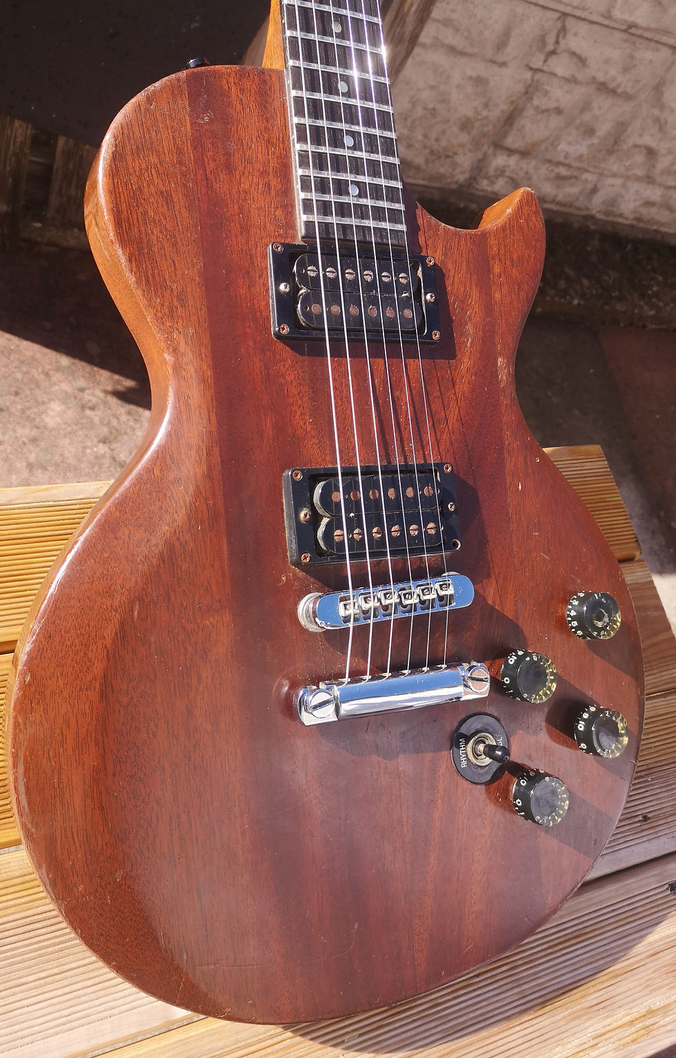 Thumbnail: 1981 Gibson USA The paul deluxe les paul guitar 