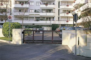 Custom alt text