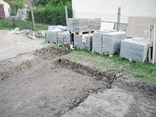 Térburkolók alapjának kiásása