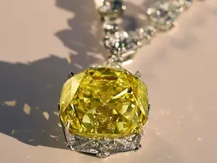 Cuando el Tiffany Diamond Desapareció de la Vista: Lo que Ocurrió en 1999