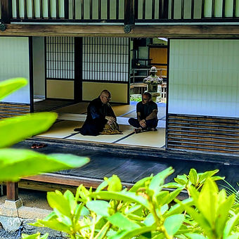 Japanese poetry / Your journey to the heart of Zen, in the company of a monk