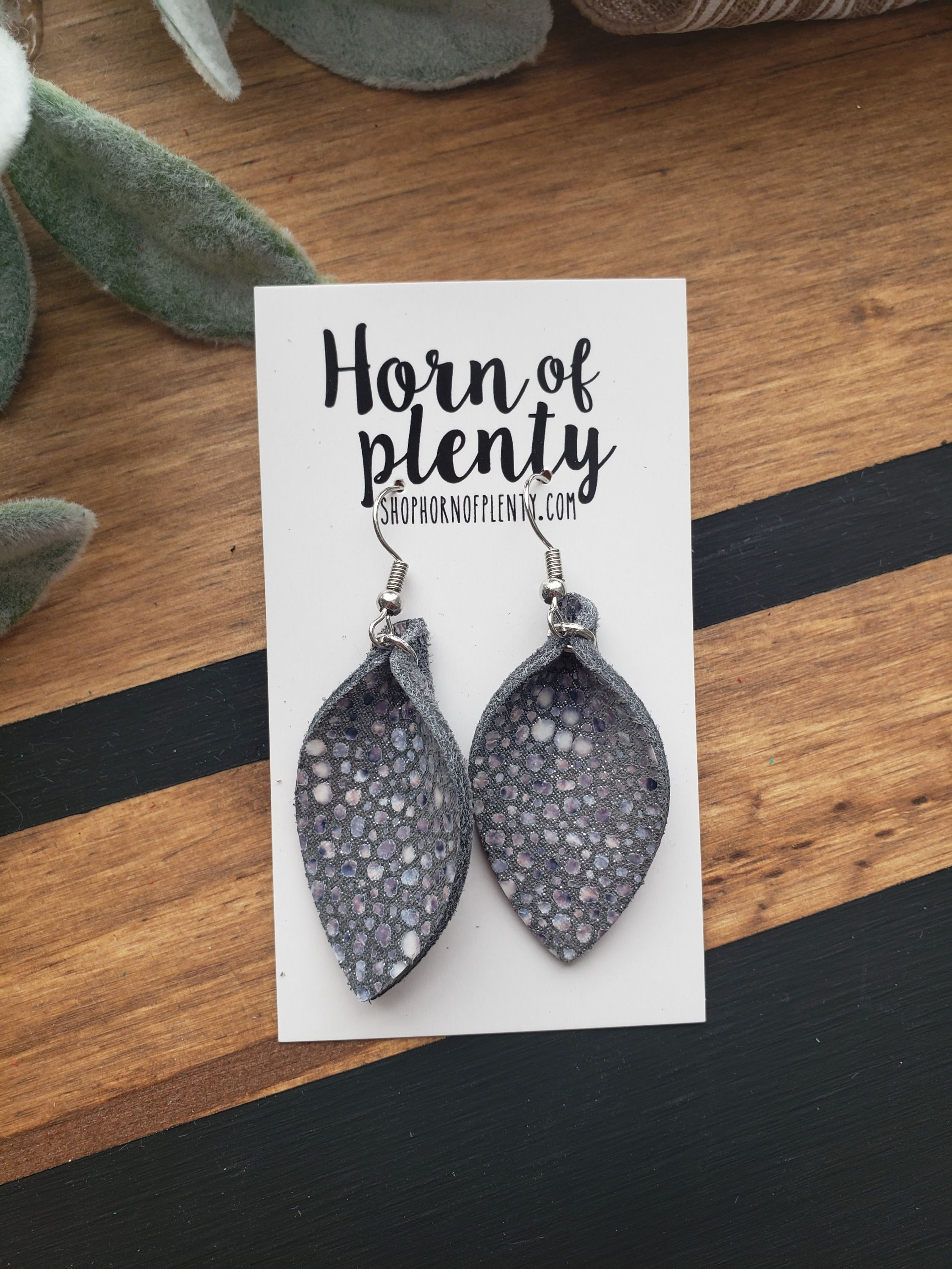 Pinched Teardrop- Gray sandstone