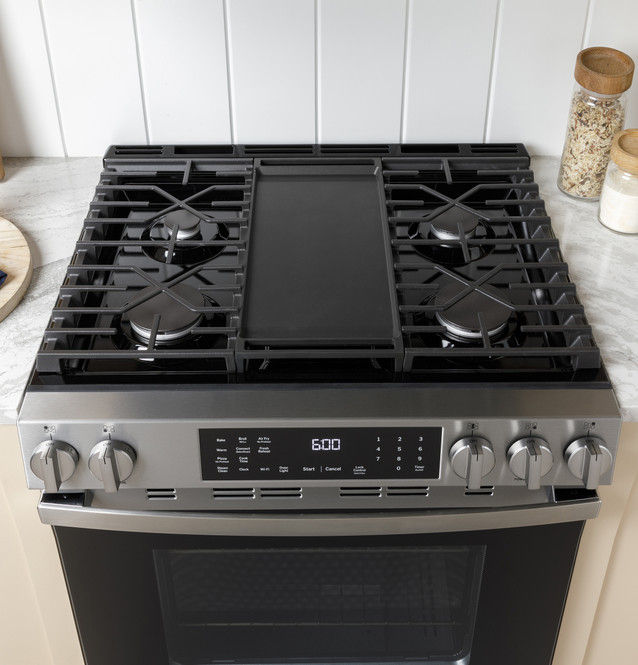 Thumbnail: GE 30" Slide-In Front-Control Gas Range with Crisp Mode, GGS500SVSS