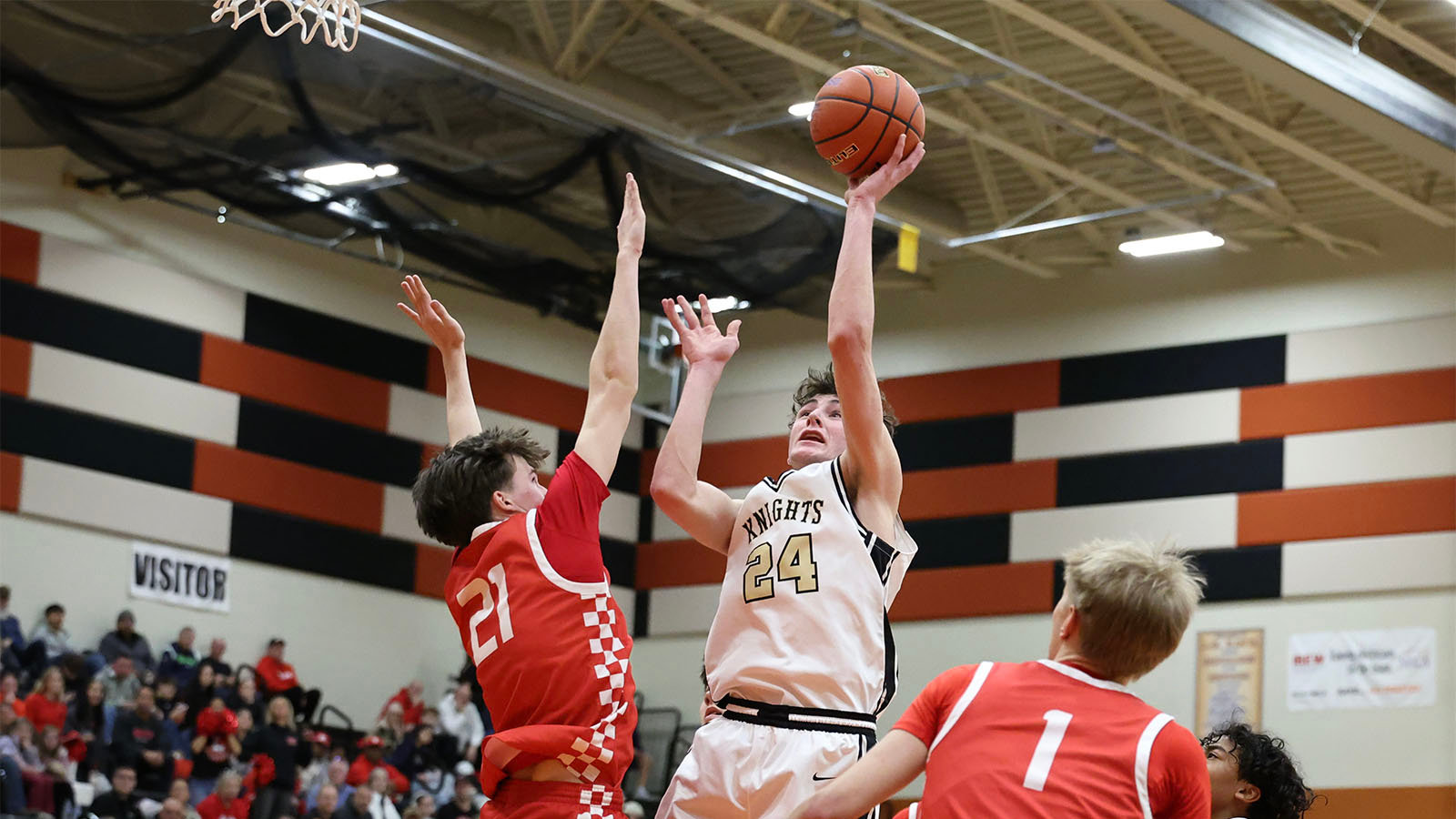 Royal rallies, but can't catch sixth-seeded King's