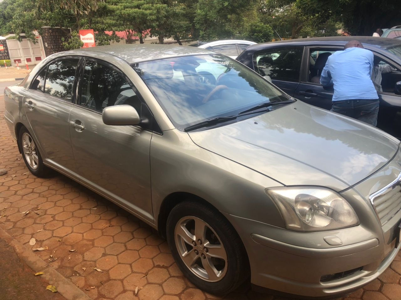 2006 TOYOTA AVENSIS