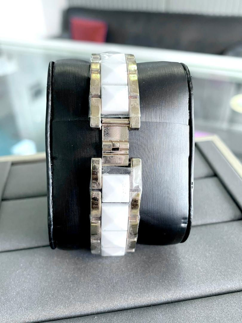 Thumbnail: Labaoli Radiant Crystal Watch 