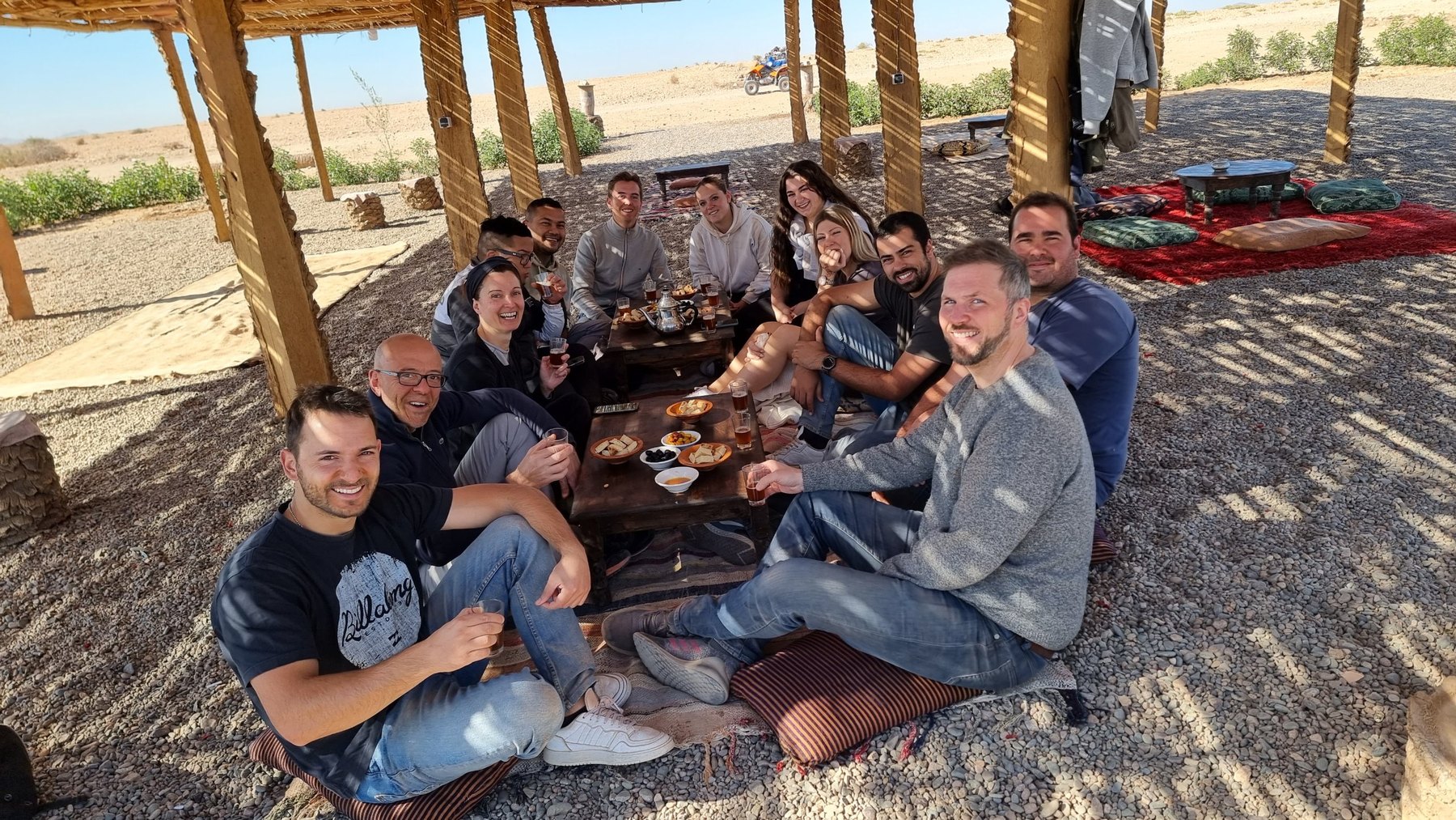 Grupo BEYOND numa pausa para chá em Marrocos